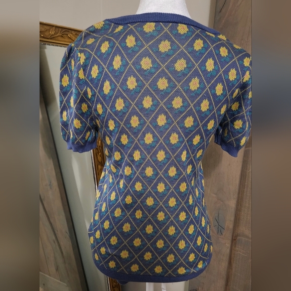 MODCLOTH Throwback Blooms Short Sleeve Sweater. Size small - Picture 6 of 12
